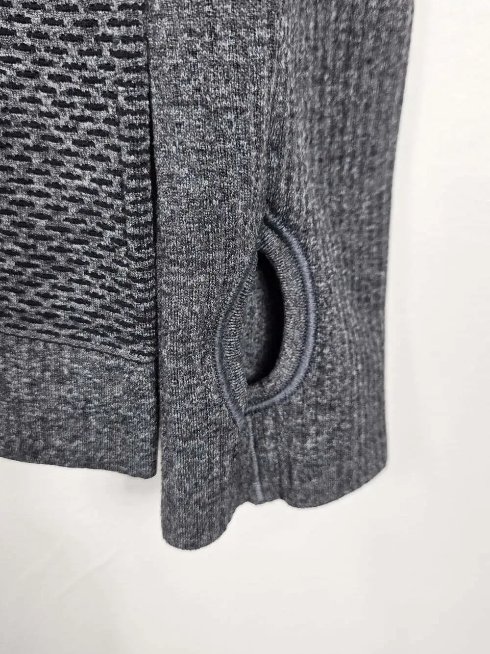 Ivivva by Lululemon Girls 14 Gray Seamless Long Sleeve Athletic Top Thumbholes